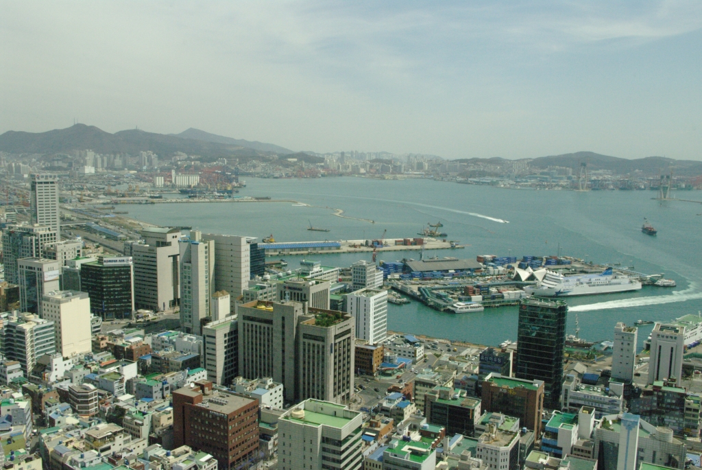 Вид на Пусан с обзорной башни. Пусан -