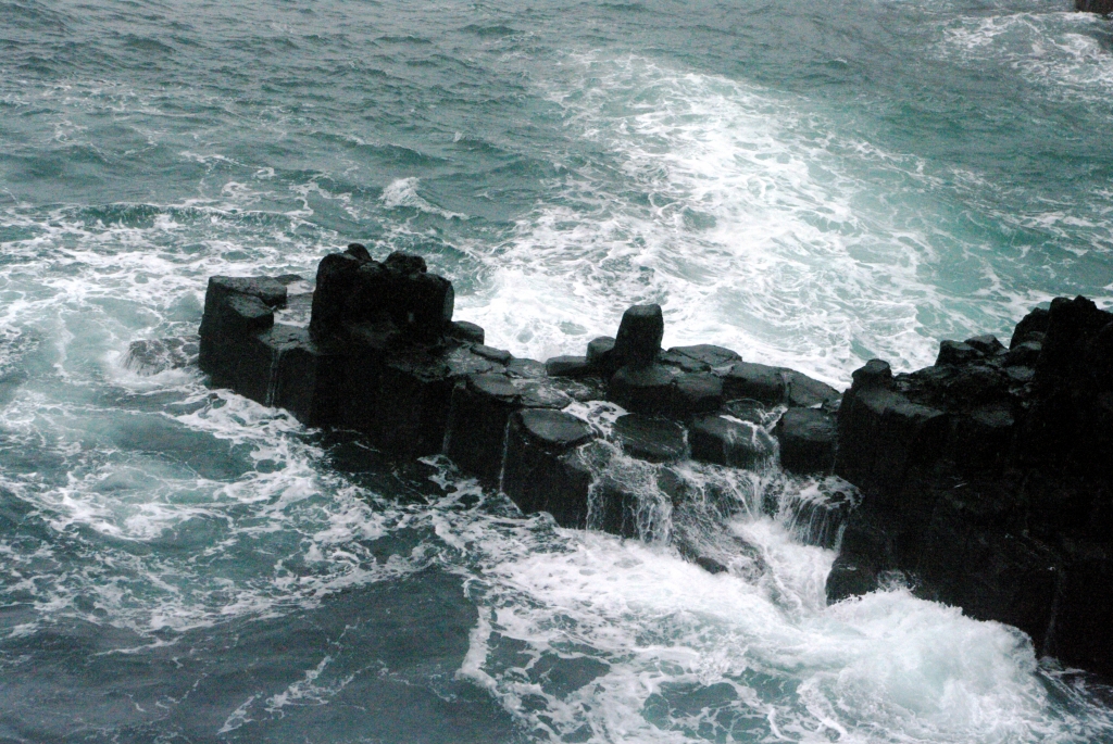 Правильная форма столюов - результат растрескивания лавы в