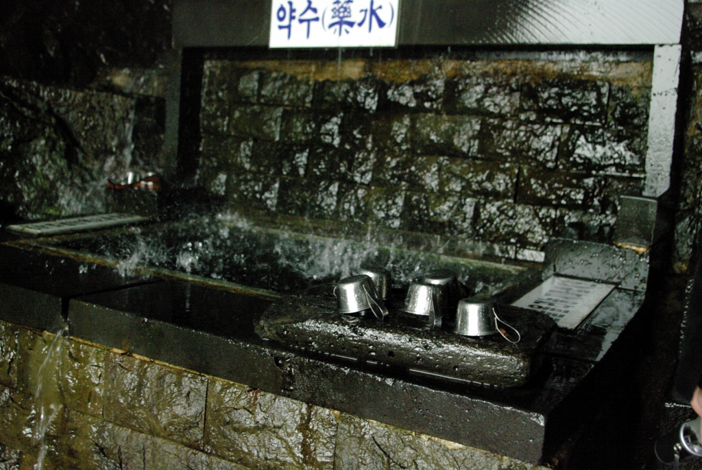 Не бутылки, не бассейны, как "вспоминают" некоторые горе-путешественники,